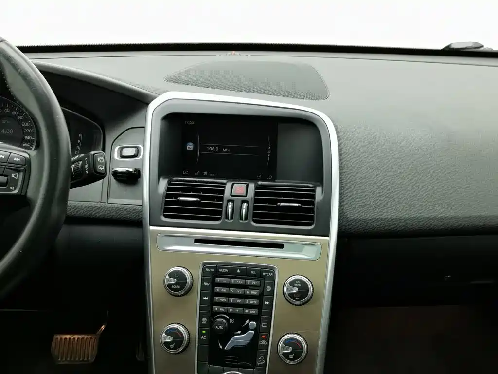 Volvo XC60 2017 — фото 12