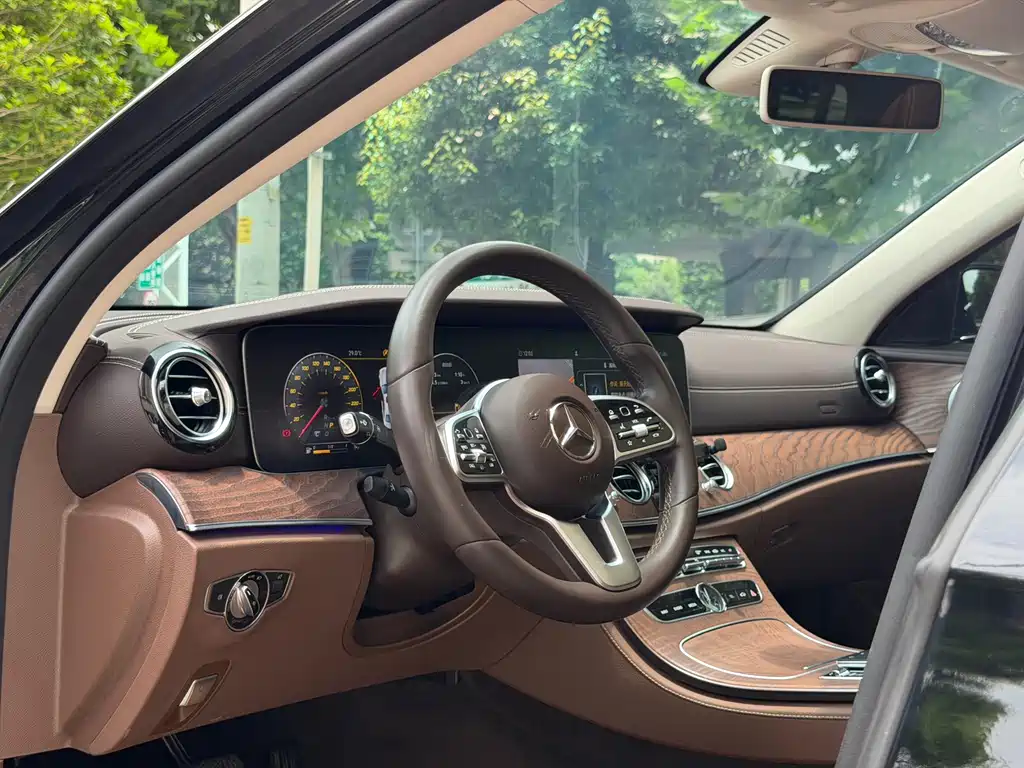 Mercedes-Benz E-Class 2020 — фото 16