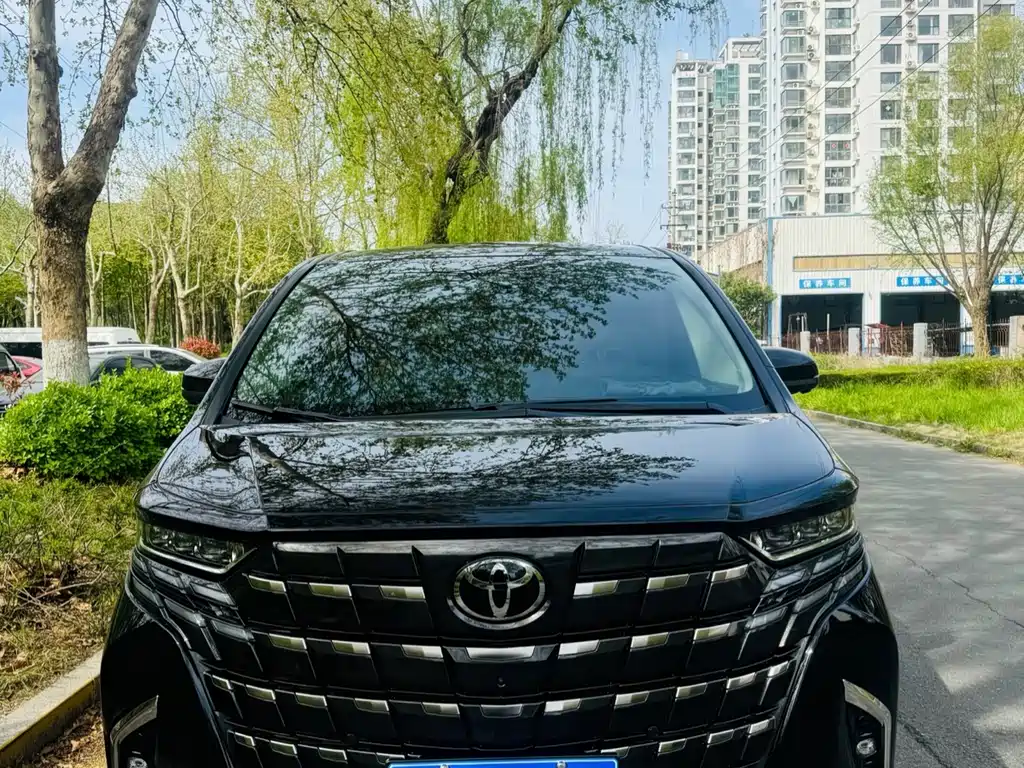 Toyota Alphard 2025 — фото 1