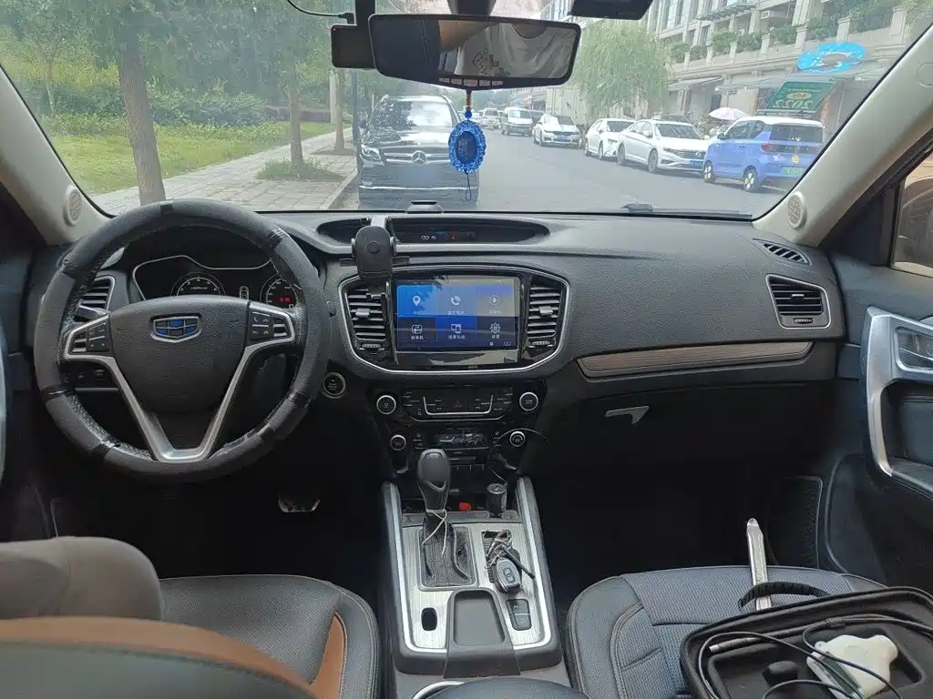 Geely Vision X6 2018 — фото 13