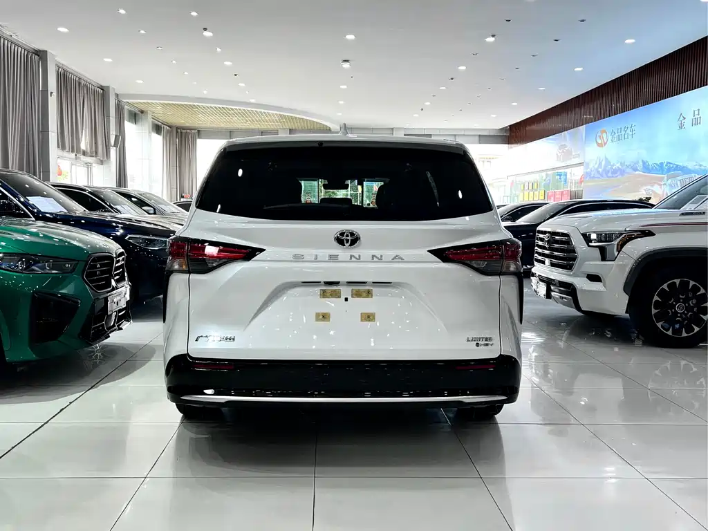 Toyota Sienna 2025