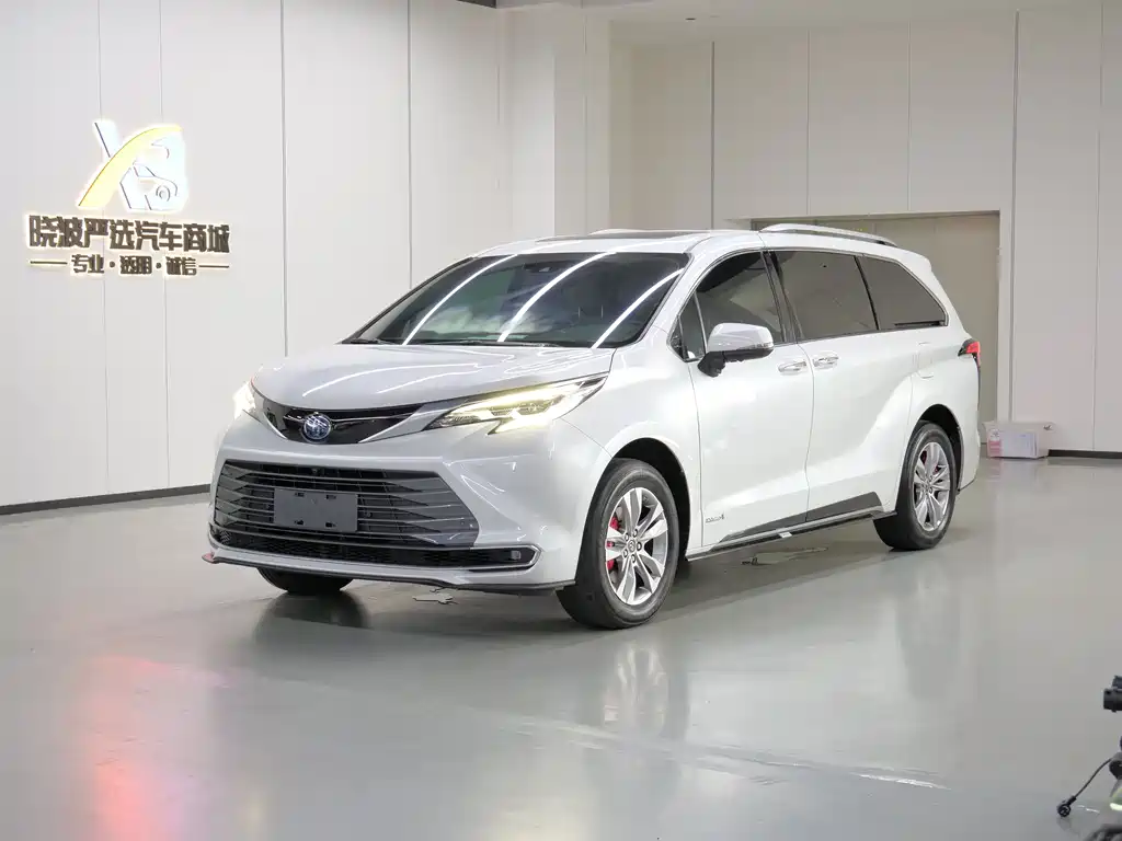 Toyota Sienna 2022 — фото 1