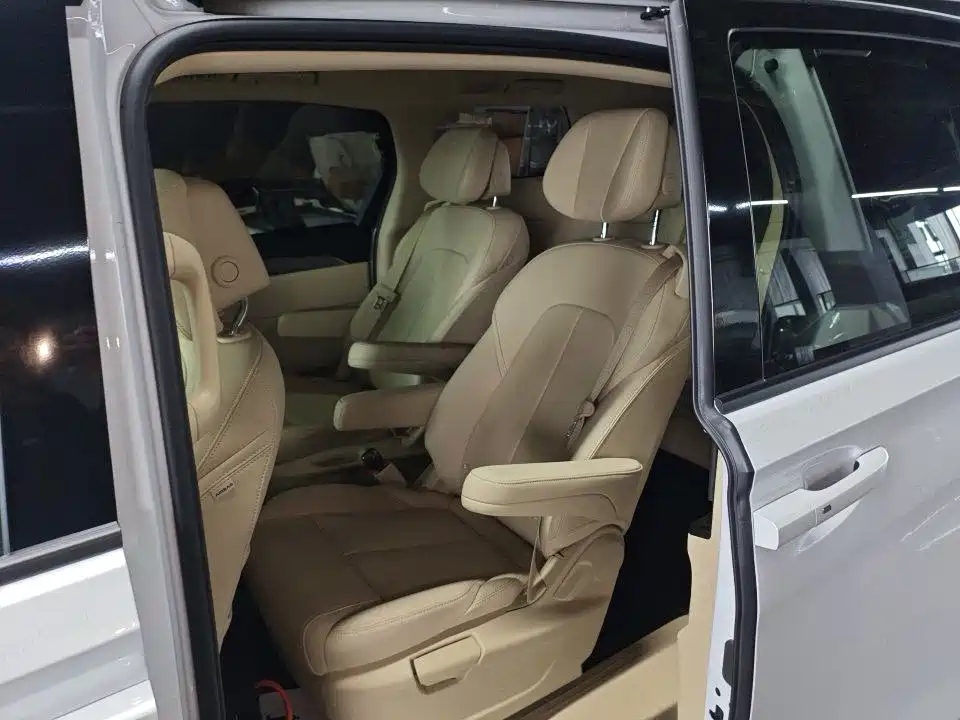 Buick GL8 Hybrid 2025