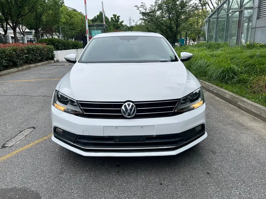 Volkswagen Sagitar 2015