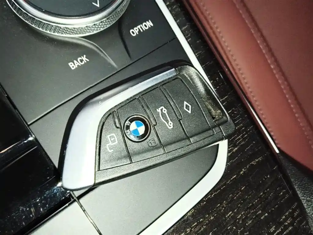 BMW 3 Series 2022 — фото 9