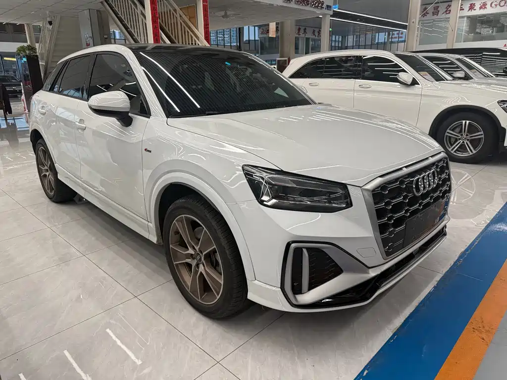 Audi Q2L 2024