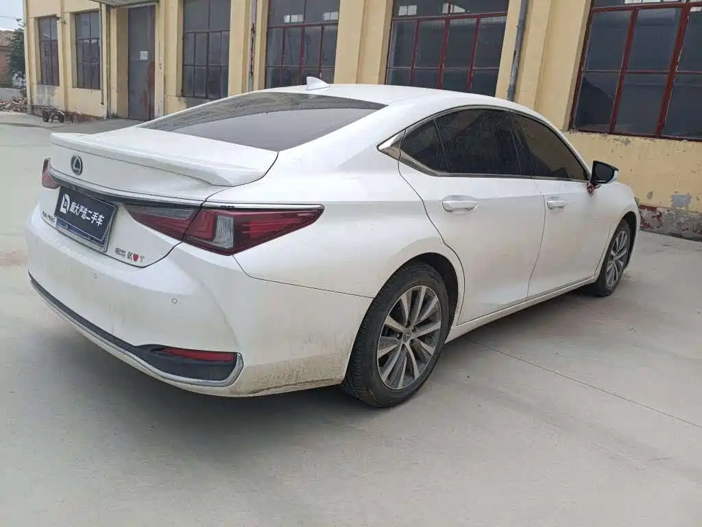 Lexus ES 2021