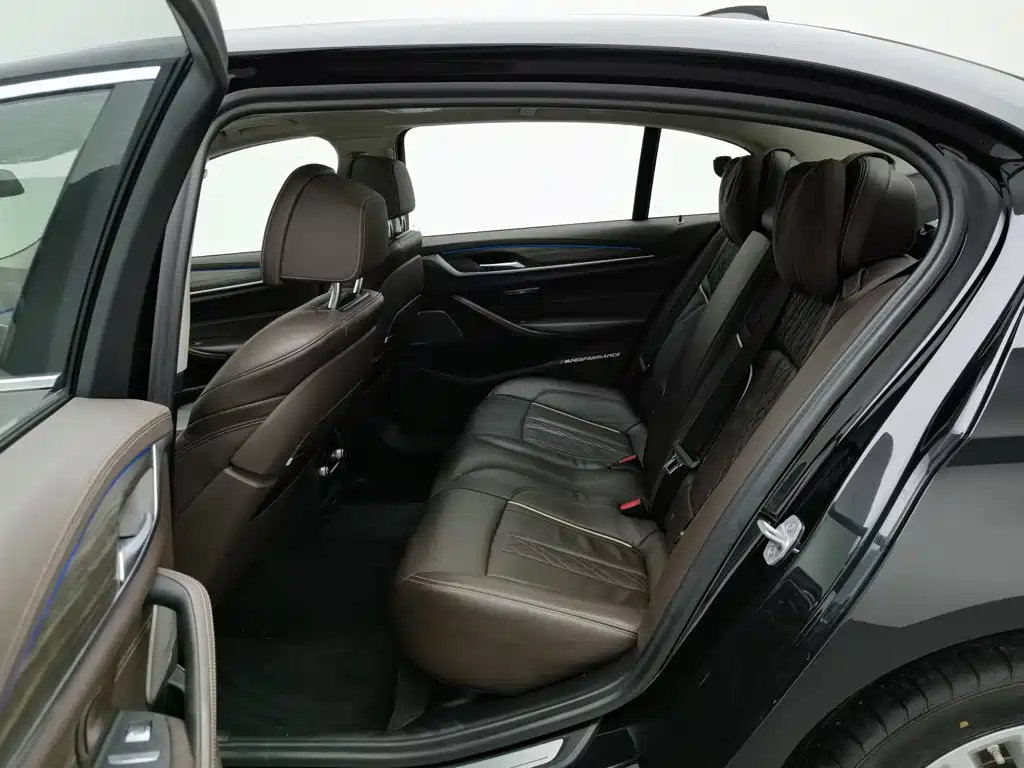 BMW 5 Series 2020 — фото 15