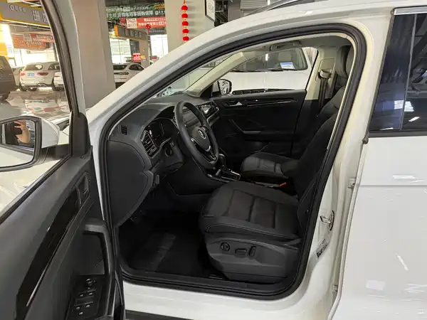 Volkswagen T-Roc 2023