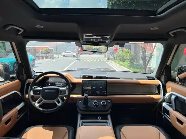 Land Rover Defender 2023
