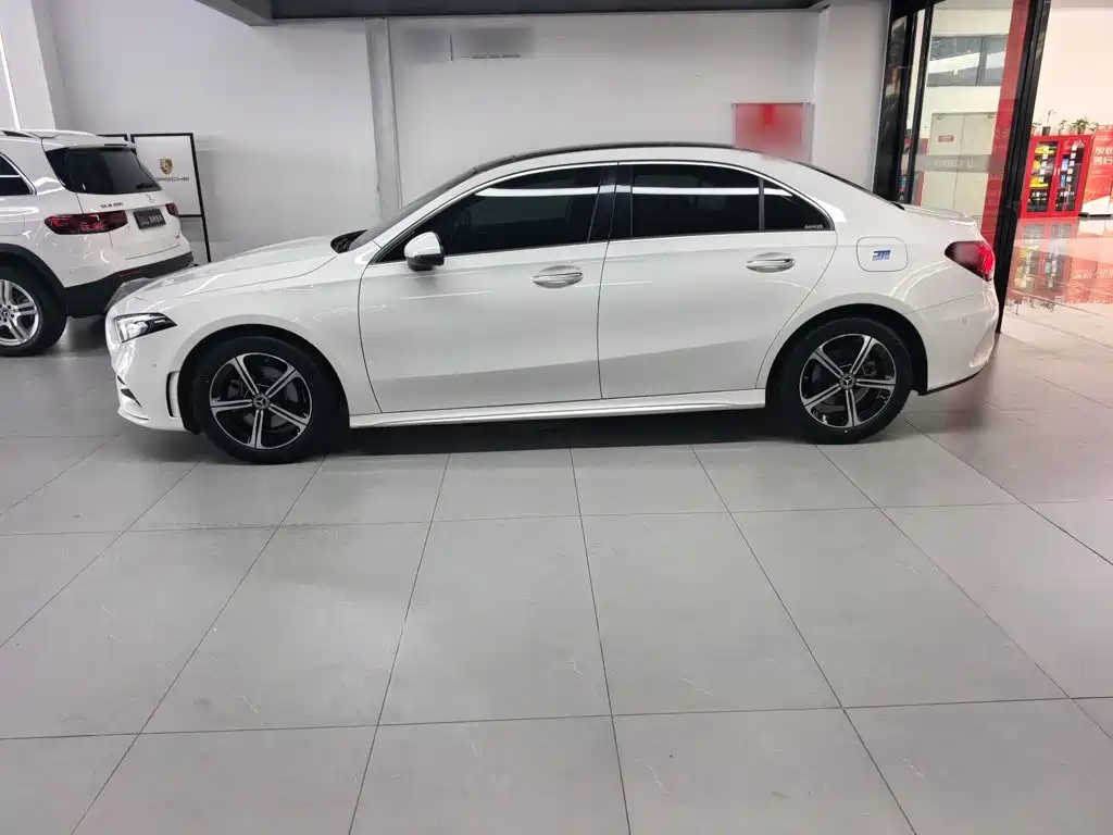 Mercedes-Benz A-Class 2022 — фото 8