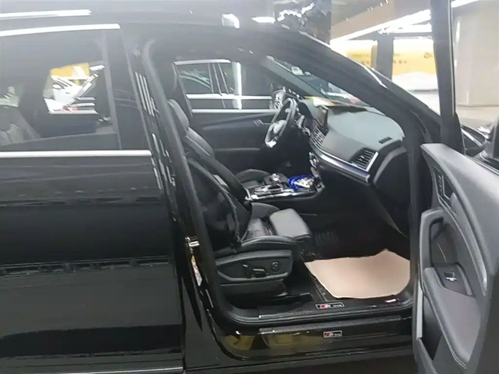 Audi Q5L Sportback 2021 — фото 25