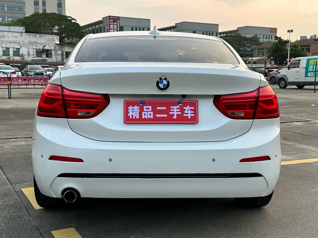 BMW 1 Series 2018 — фото 12