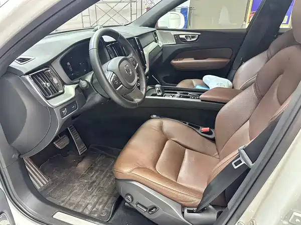 Volvo XC60 2022