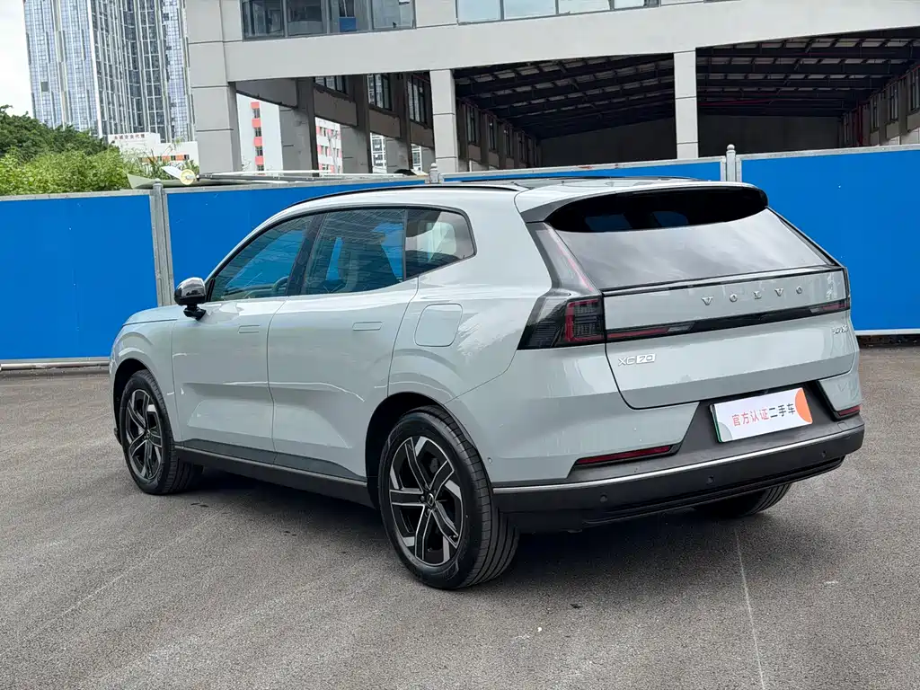 Volvo XC70 Plug-In Hybrid 2025 — фото 12