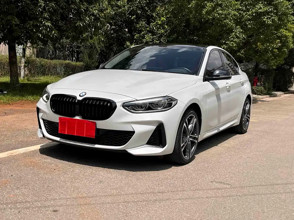 BMW 1 Series 2022 — фото 1