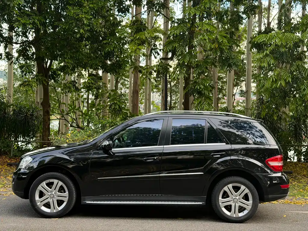 Mercedes-Benz M-Class 2010 — фото 2
