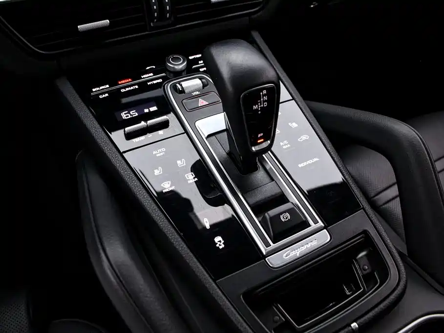 Porsche Cayenne Hybrid 2020 — фото 9