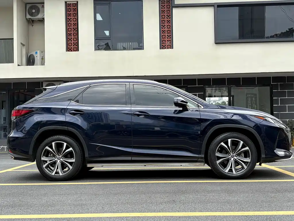 Lexus RX 2022 — фото 11
