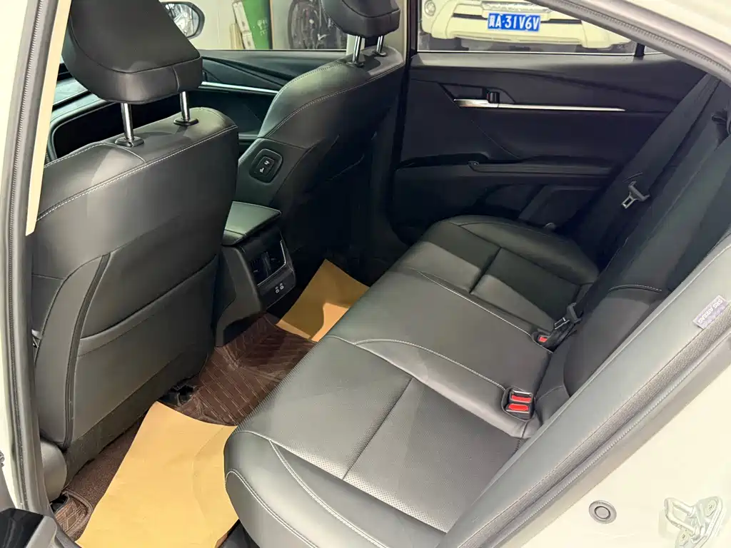 Toyota Camry 2025 — фото 13