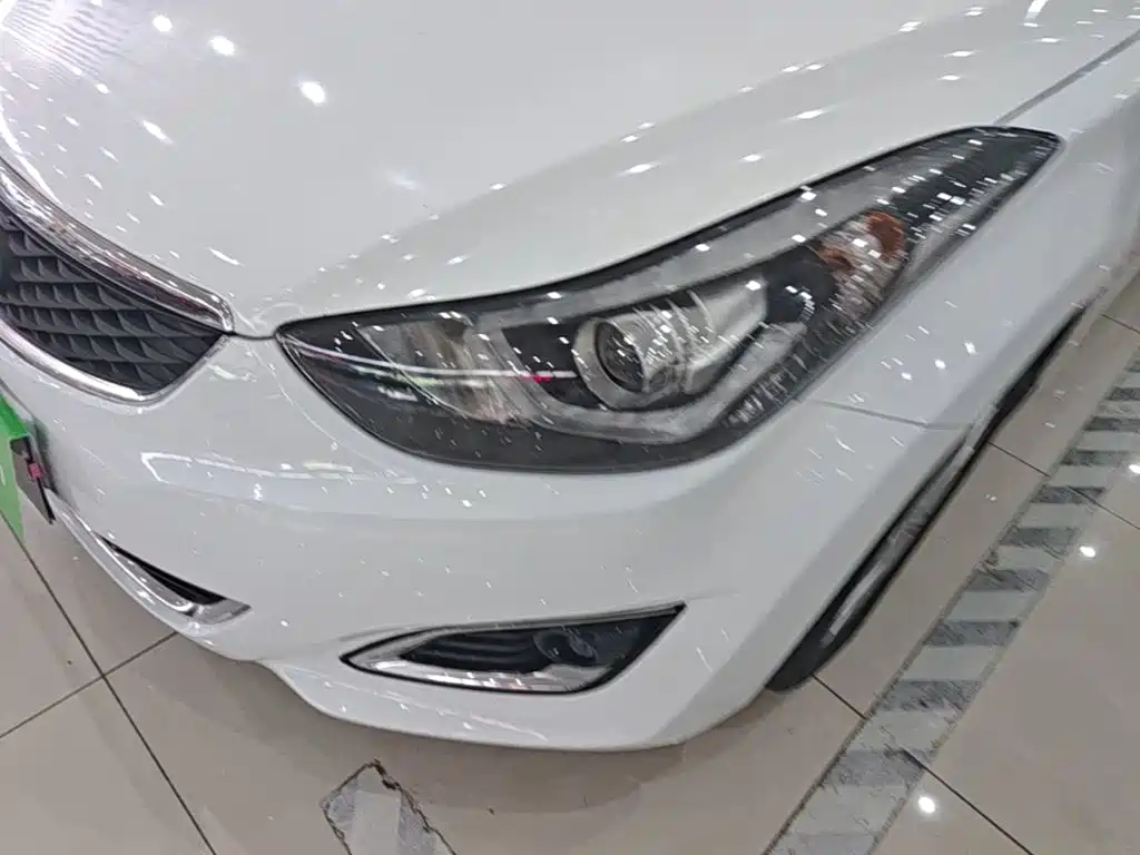 Hyundai Elantra 2016 — фото 24