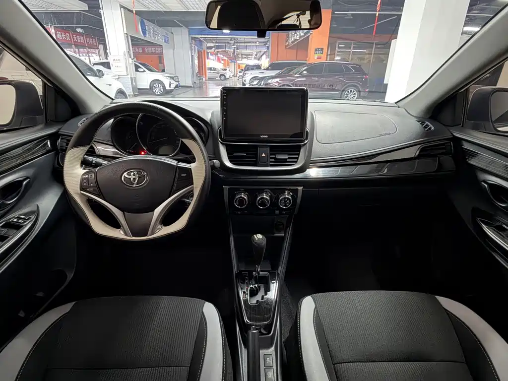 Toyota Yaris L 2023 — фото 9