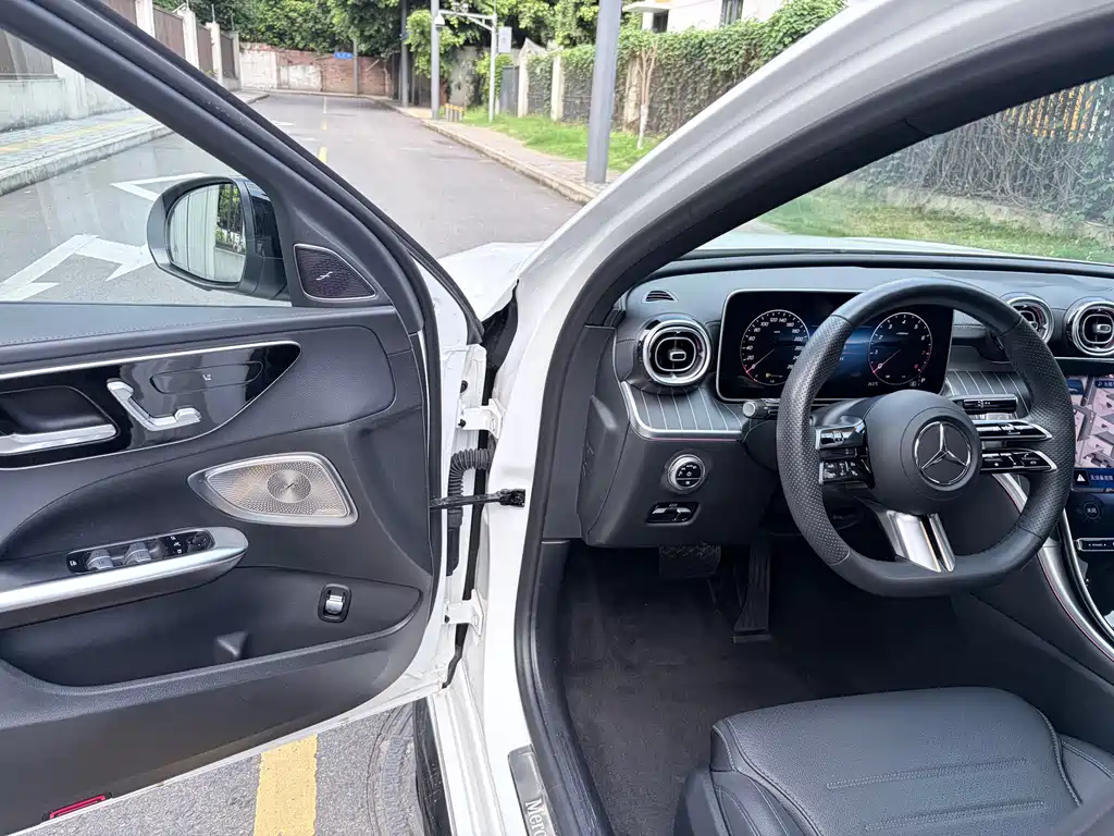 Mercedes-Benz C-Class 2024 — фото 13