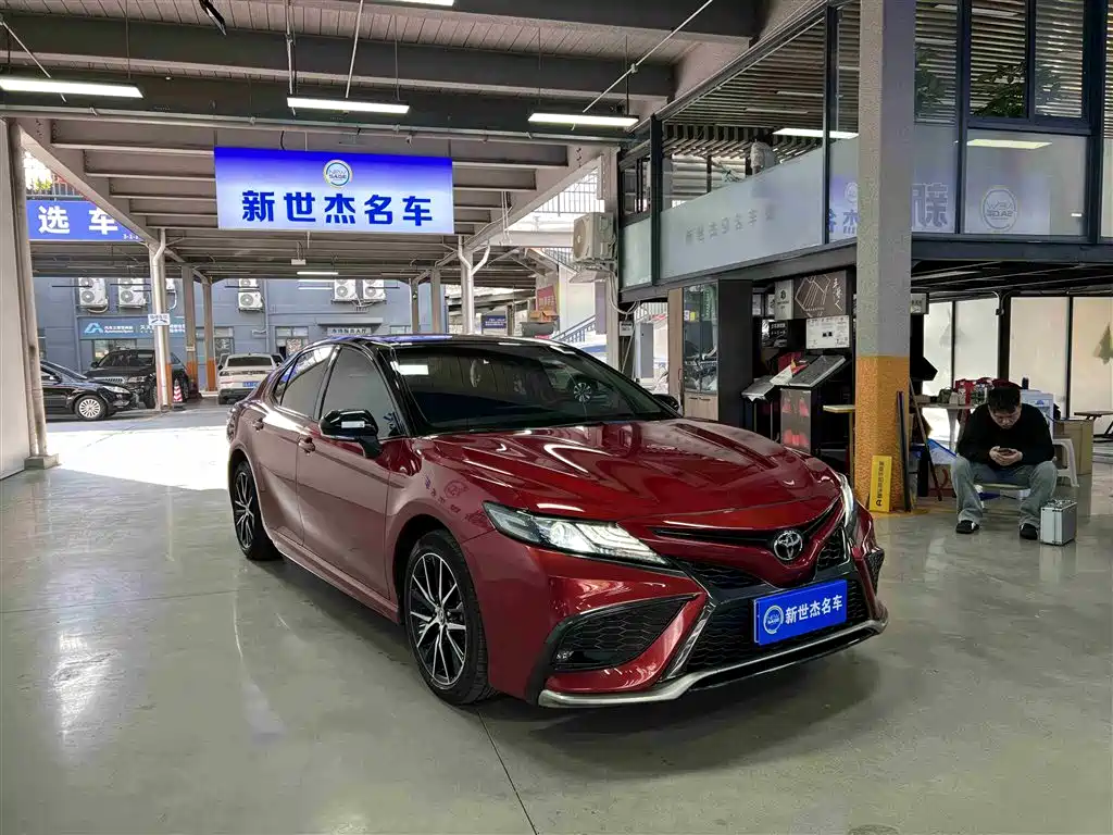 Toyota Camry 2021 — фото 3