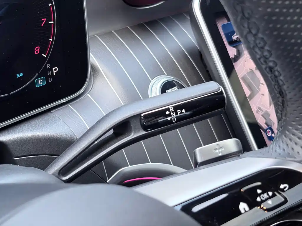 Mercedes-Benz C-Class 2024 — фото 15