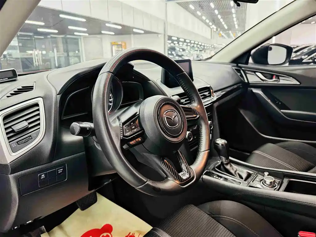 Mazda 3 Axela 2019 — фото 13