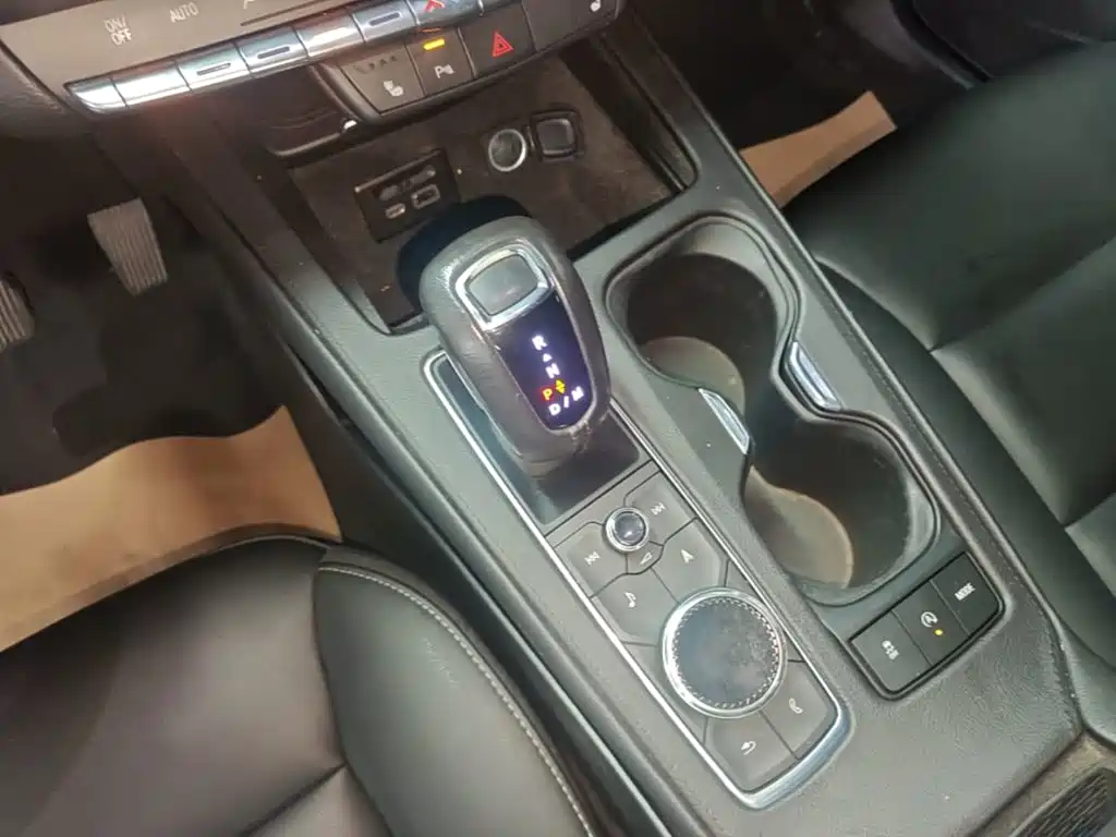 Cadillac XT4 2019 — фото 14