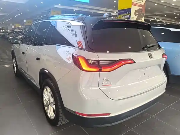 NIO ES8 2021