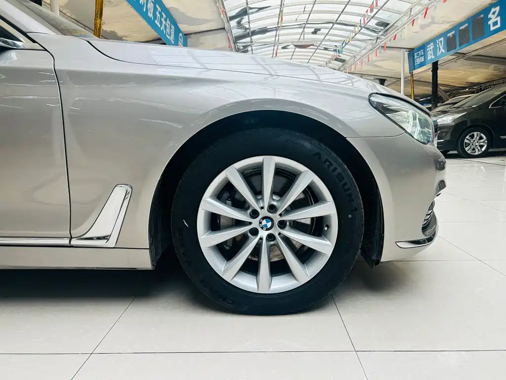 BMW 7 Series 2017 — фото 16