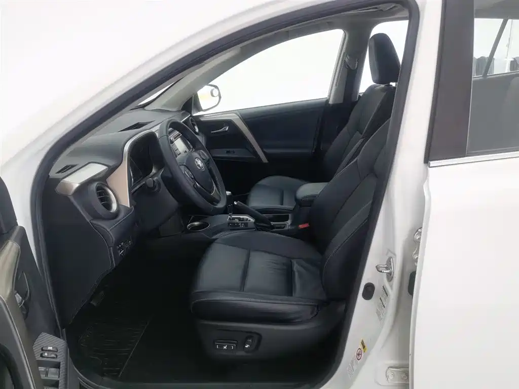 Toyota RAV4 2014 — фото 10