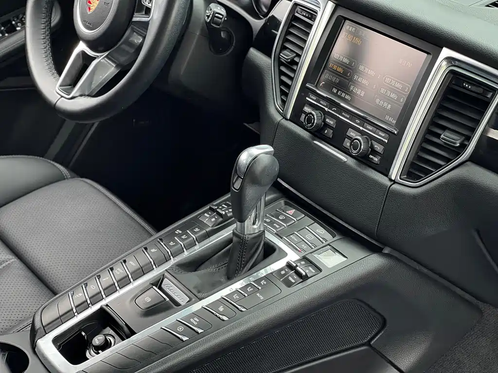 Porsche Macan 2016 — фото 13