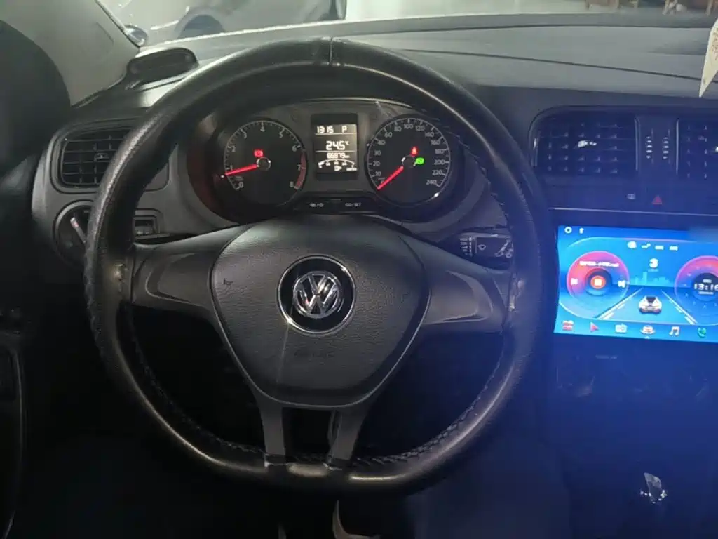 Volkswagen Polo 2017 — фото 11