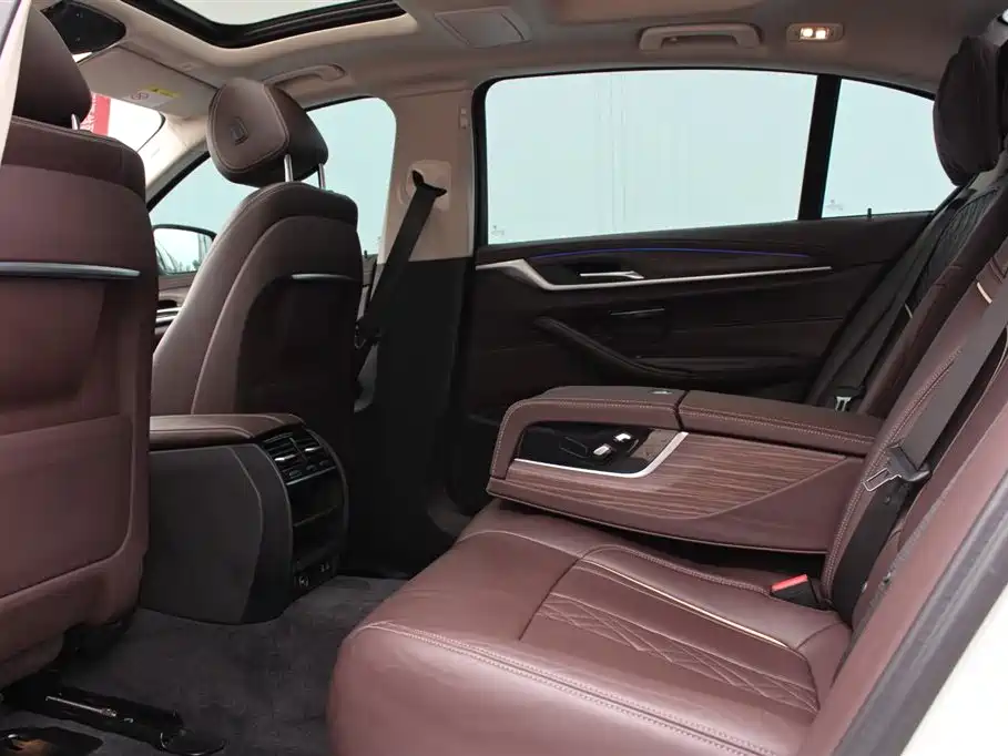 BMW 5 Series New Energy 2020 — фото 15