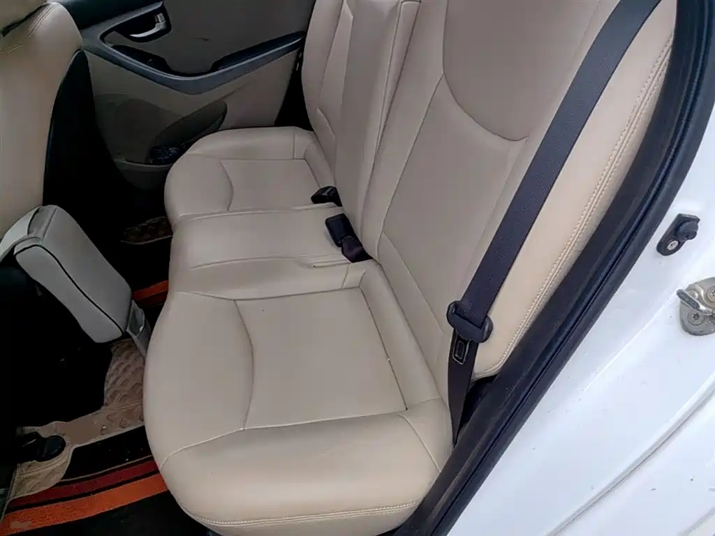 Hyundai Elantra Langdong 2015 — фото 17