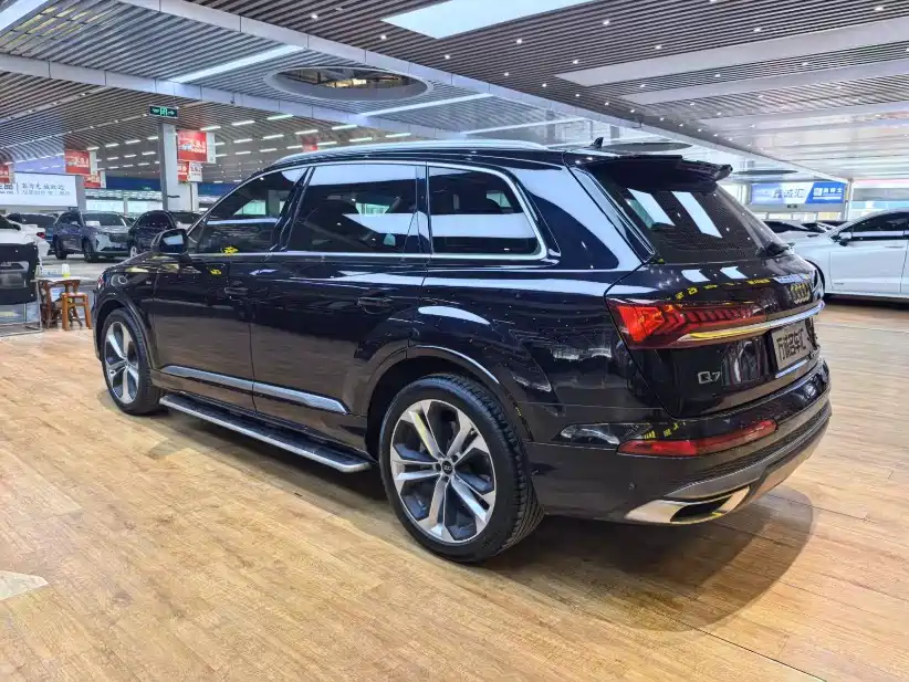 Audi Q7 2020 — фото 23