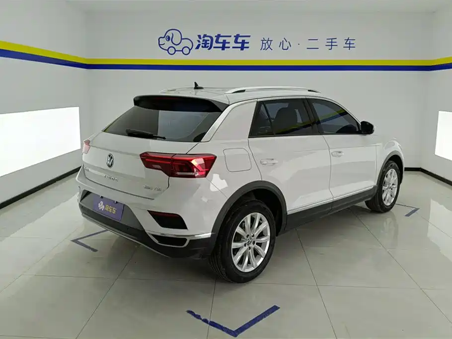 Volkswagen T-Roc 2023 — фото 3
