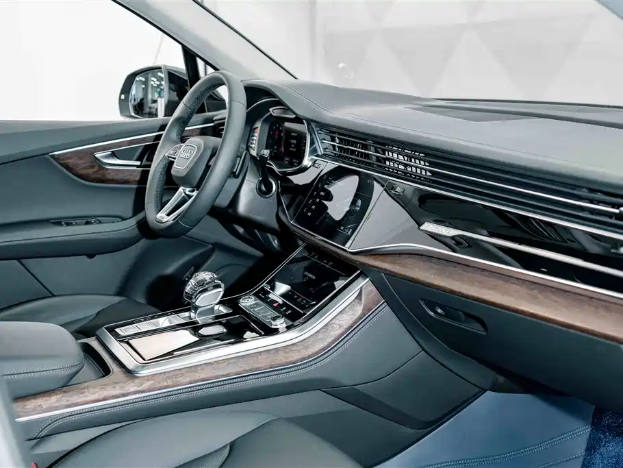 Audi Q7 2023 — фото 19