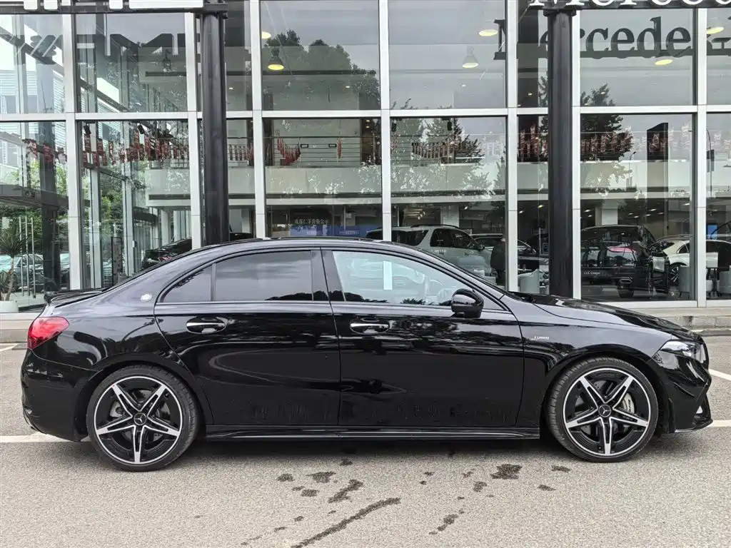 Mercedes-Benz A-Class AMG 2025 — фото 4