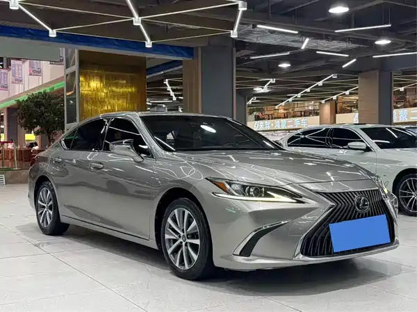 Lexus ES 2019