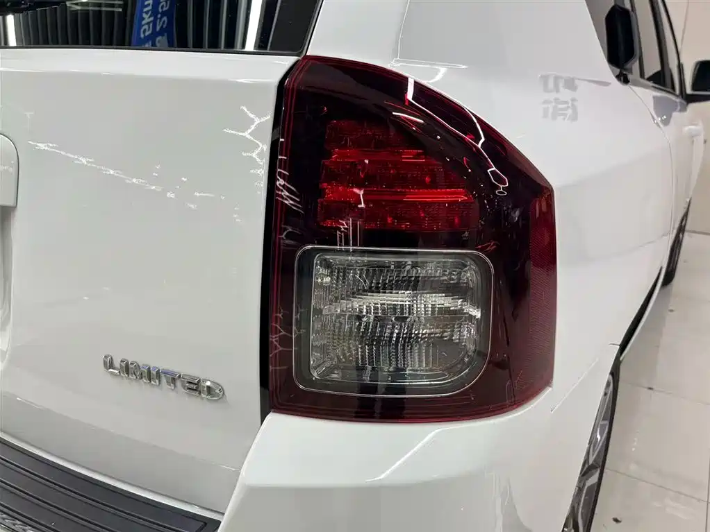 Jeep Compass 2013 — фото 14