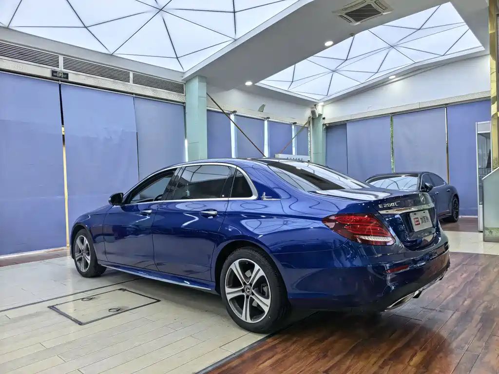 Mercedes-Benz E-Class 2018 — фото 15
