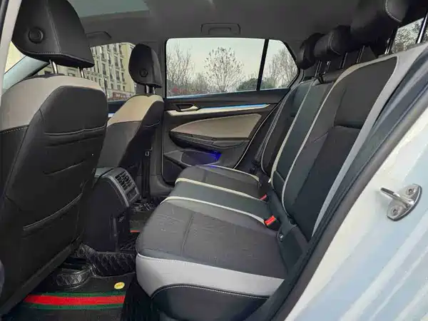 Volkswagen Golf 2024