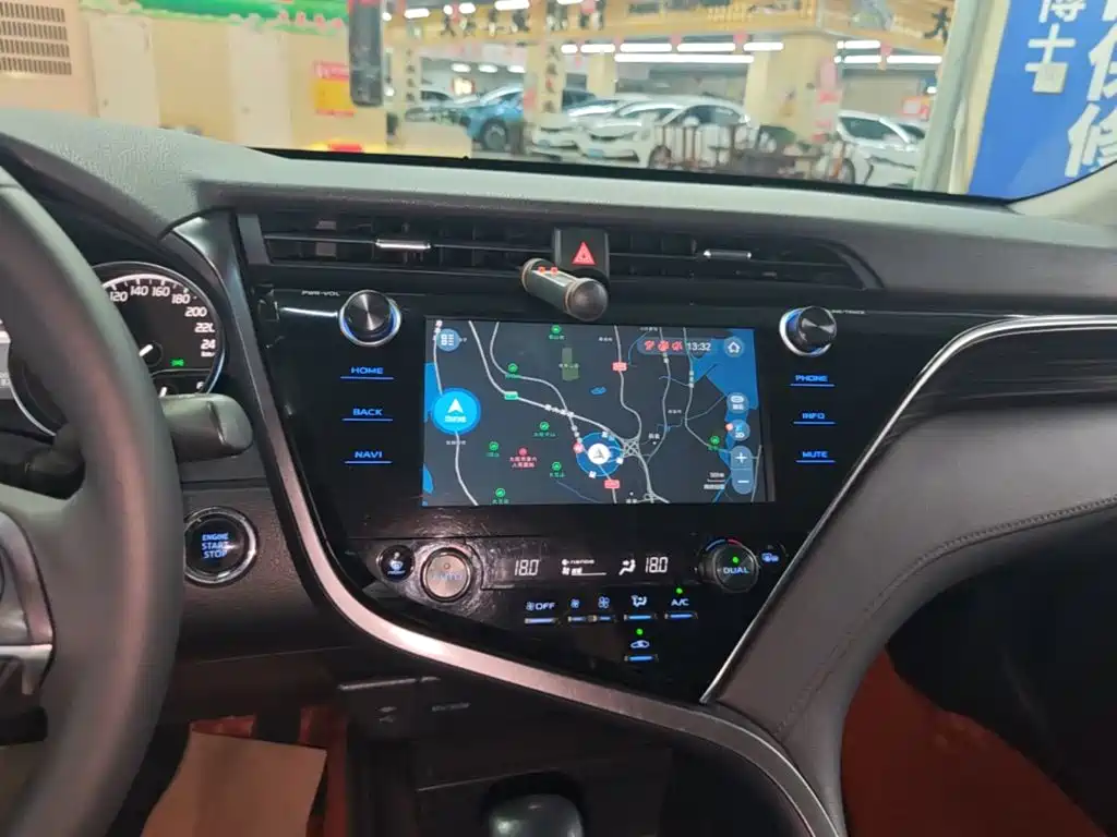 Toyota Camry 2020 — фото 13