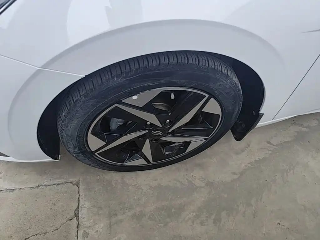 Hyundai Elantra 2021 — фото 23