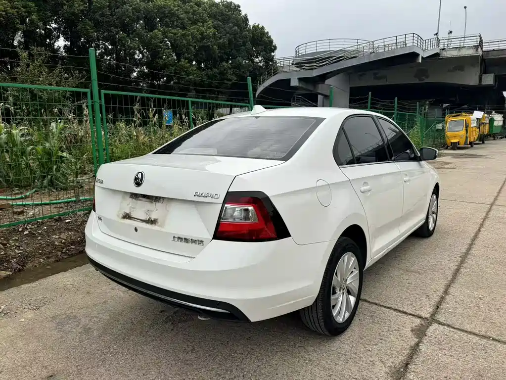 Skoda Rapid 2018 — фото 15