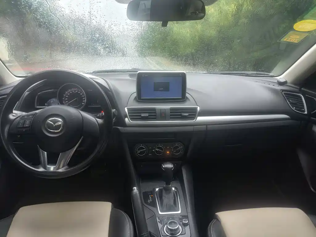 Mazda 3 Axela 2015